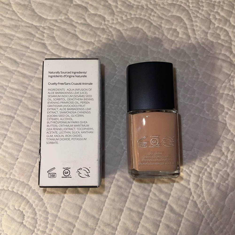 Gabriel Cosmetics Moisturizing Liquid Foundation - Soft Beige 1 oz. - Picture 3 of 4